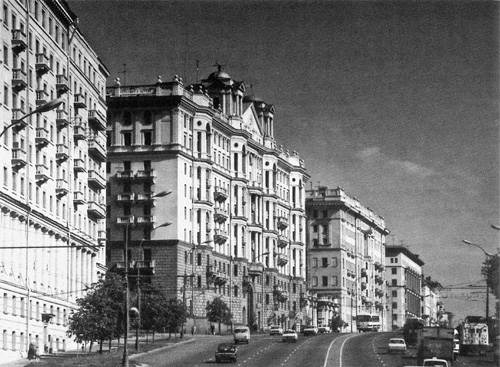 Улица Земляной Вал. Цены на квартиры, инфраструктура, расположение