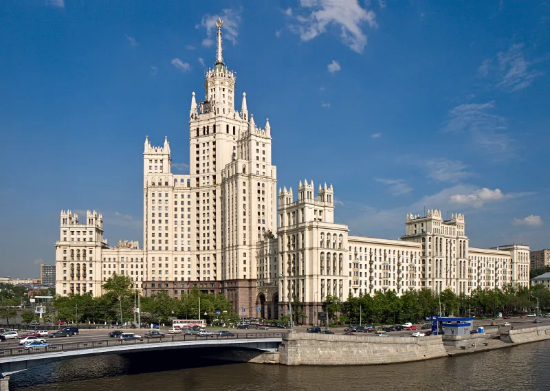 Инком: цена квадратного метра в «сталинках» с каждым этажом увеличивается на 7%