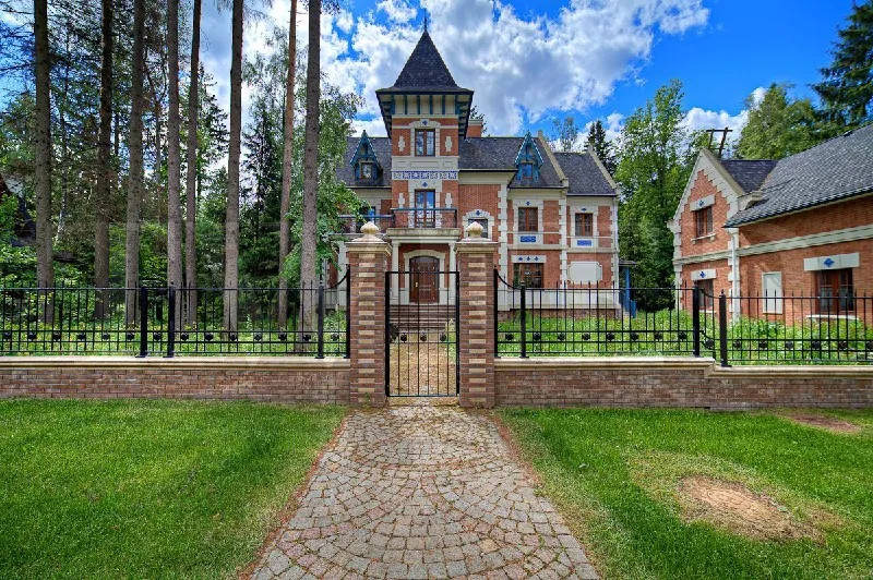 IntermarkSavills: средняя стоимость 100 самых дорогих домов Подмосковья в I квартале 2014 года составила 27,4 млн долларов.