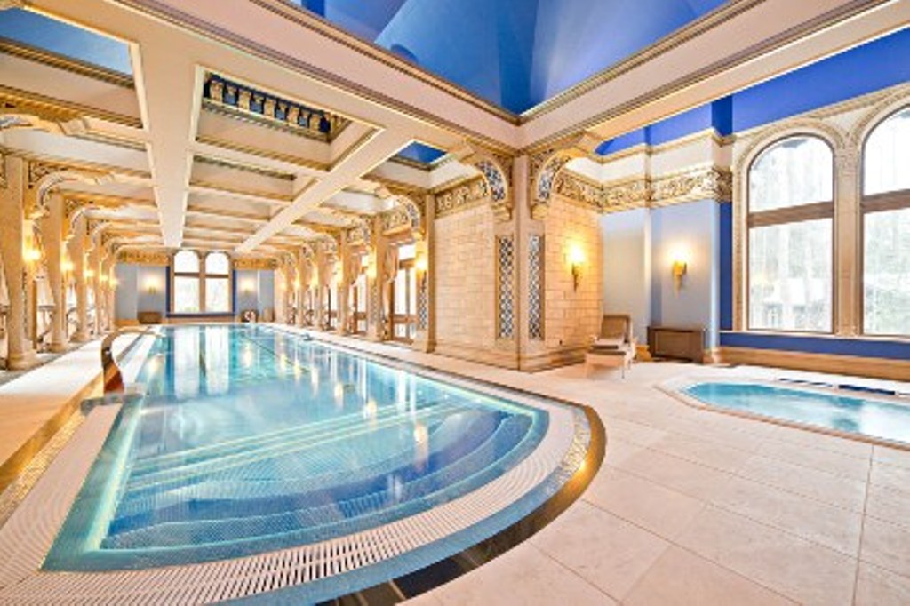 ТОР-5 самых дорогостоящих домов с уникальными бассейнами в Московской области