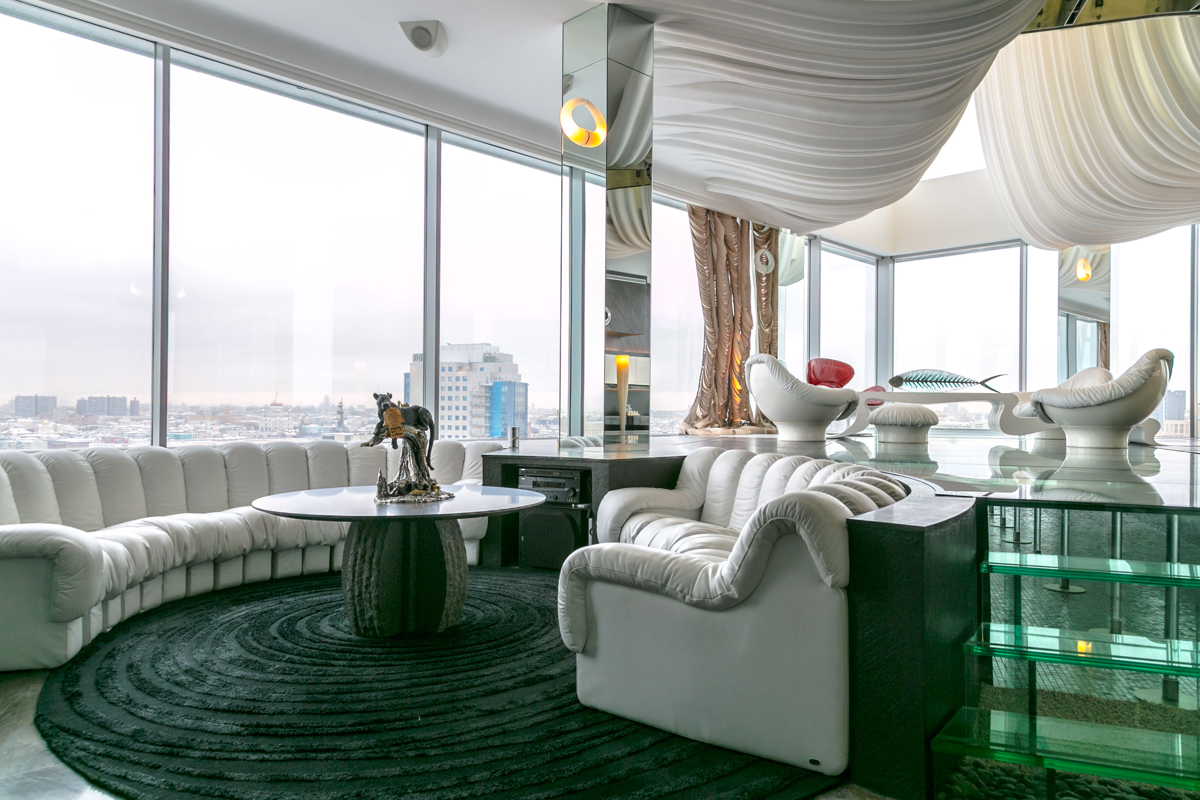 Чиновники составляют более трети от общего числа покупателей элитной недвижимости