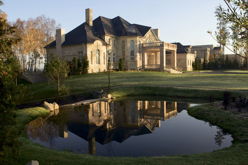 63% от общего первичного предложения загородной недвижимости составляют участки без подряда