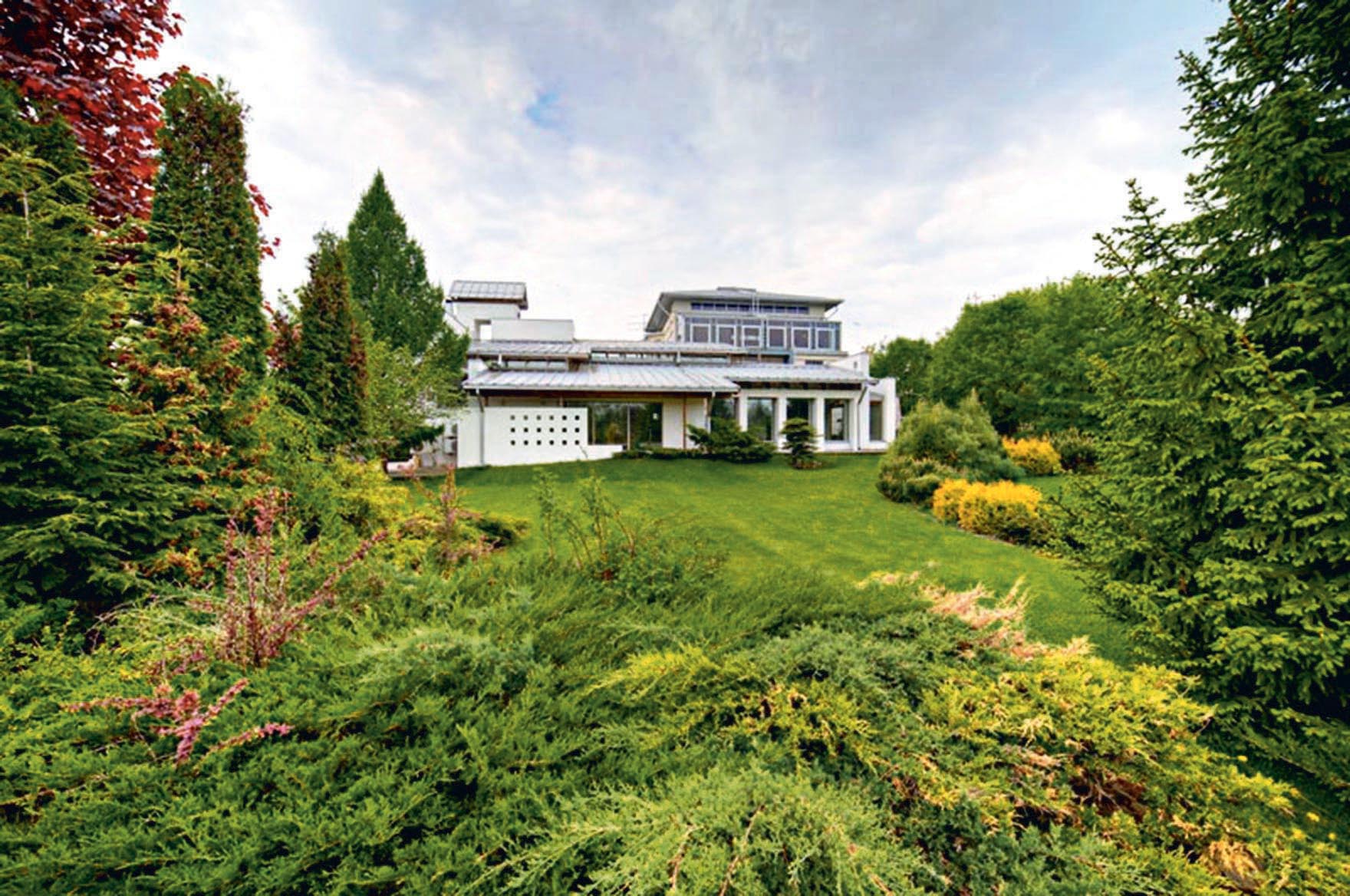 Объём предложения подмосковных дач дороже 3 млн рублей снизился на треть