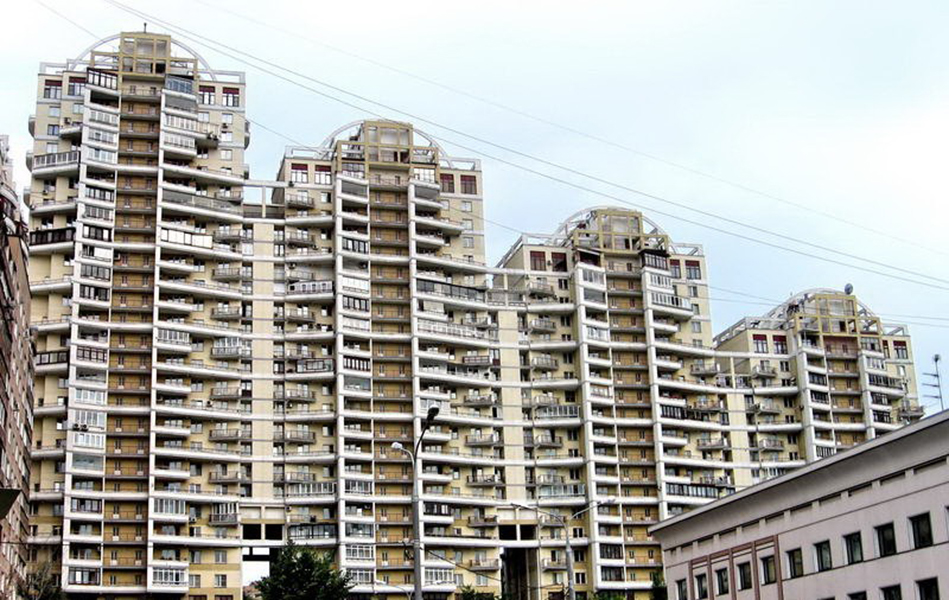 Цена квадратного метра в московских новостройках снизилась на 8,8% в рублях  и на  16,4% в долларах