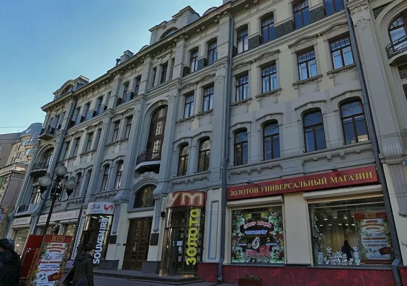 Иностранцы съезжают с Арбата