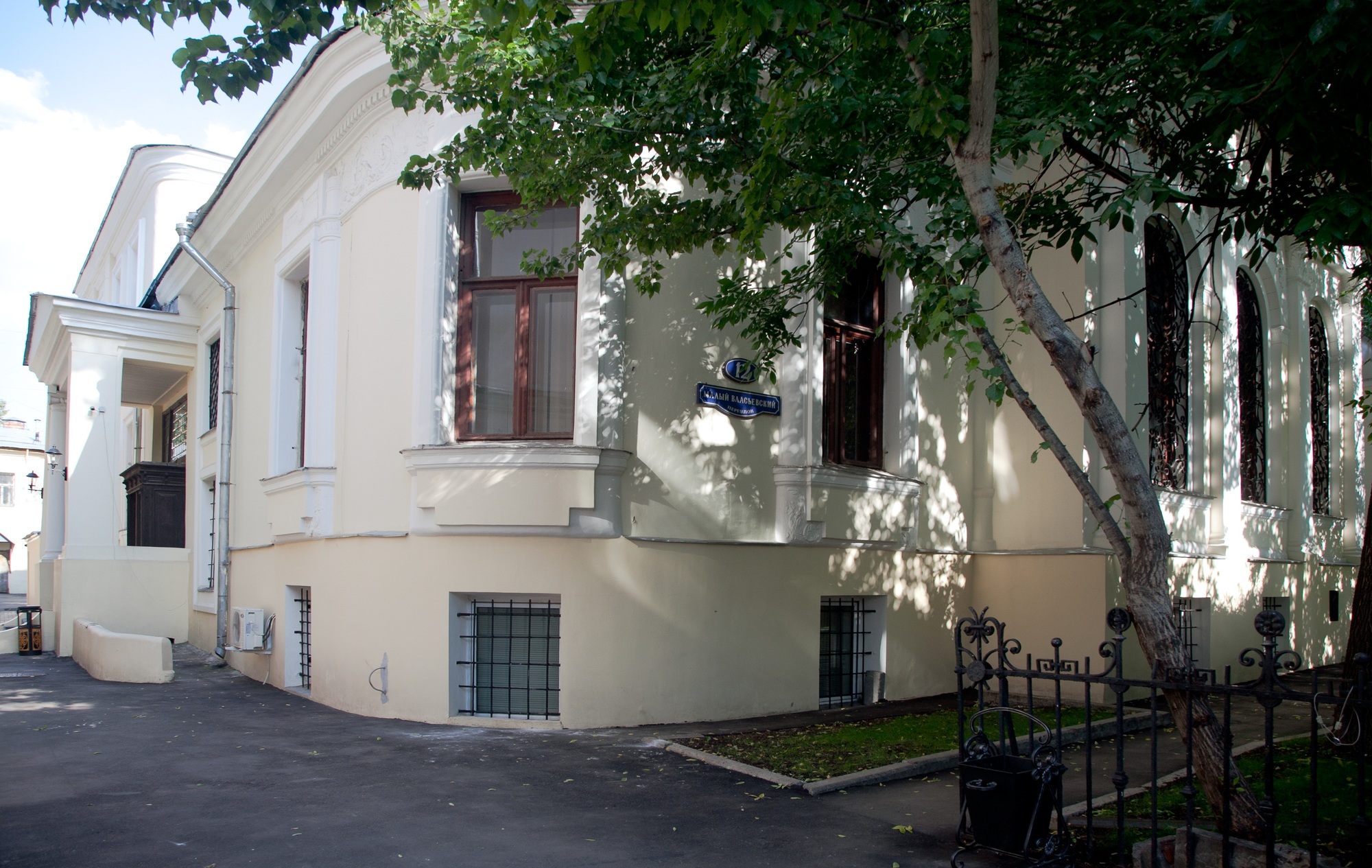 Городские власти устроили распродажу квартир в памятниках архитектуры