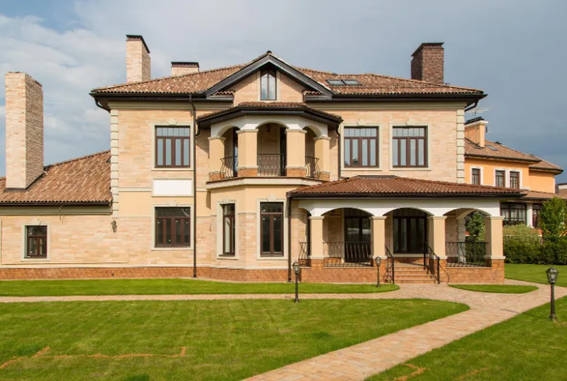 Среднее время продажи «долларовых» коттеджей Подмосковья превысило три года