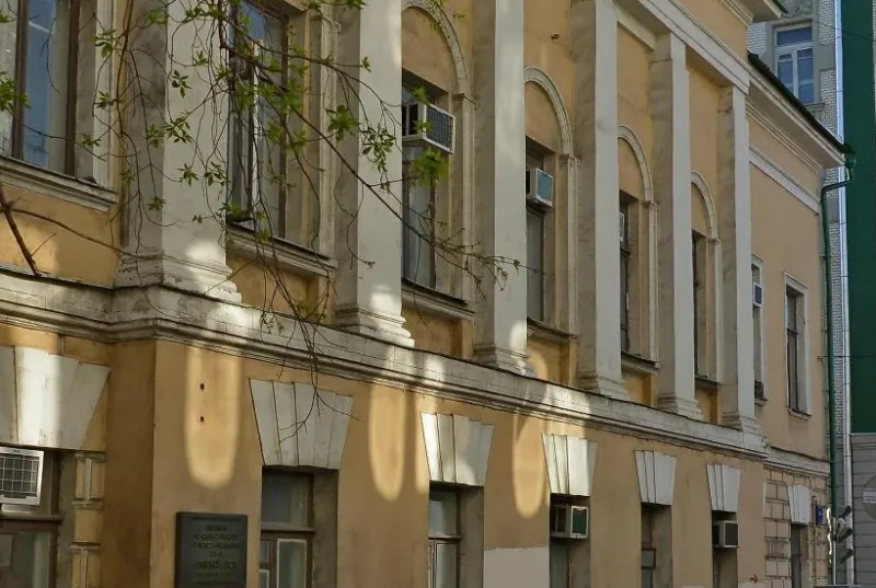 Власти выставили на продажу старинный особняк в центре Москвы
