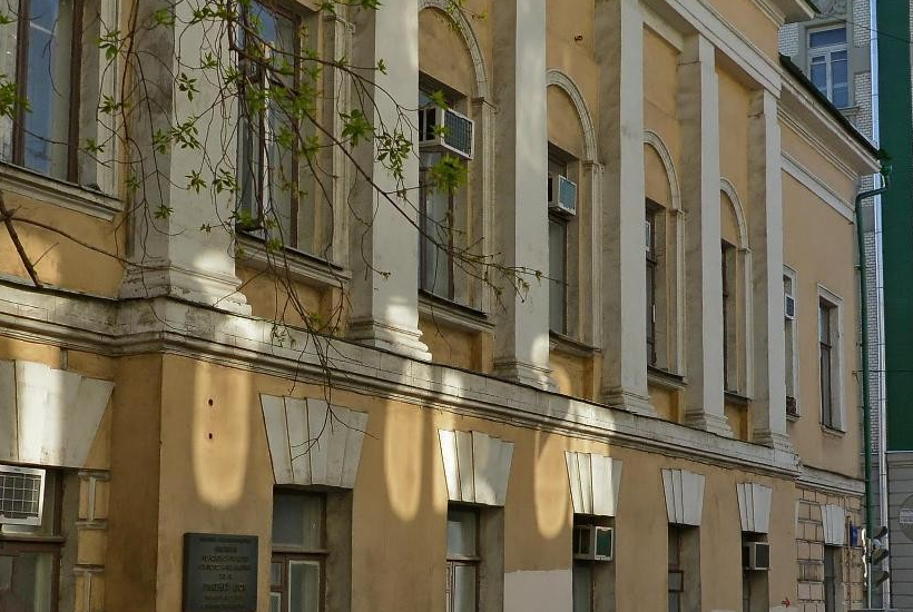 Власти выставили на продажу старинный особняк в центре Москвы