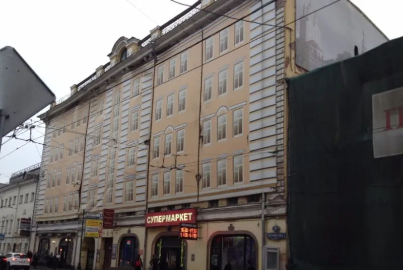 Власти Москвы продают три дома на Остоженке