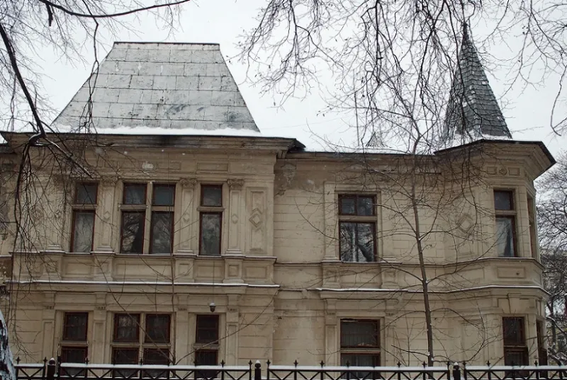 АИЖК продает дом Снегирева на Плющихе