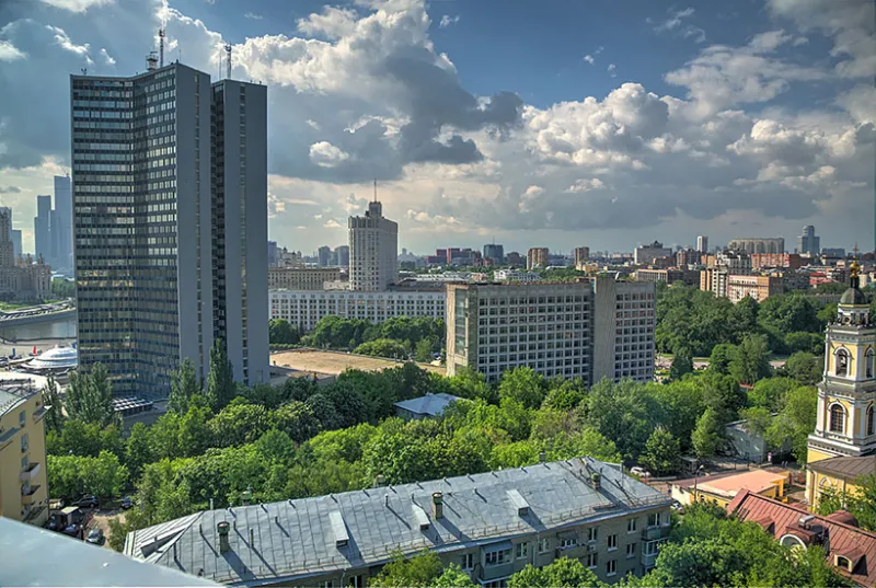 На Новом Арбате загорелся реконструируемый дом-книжка