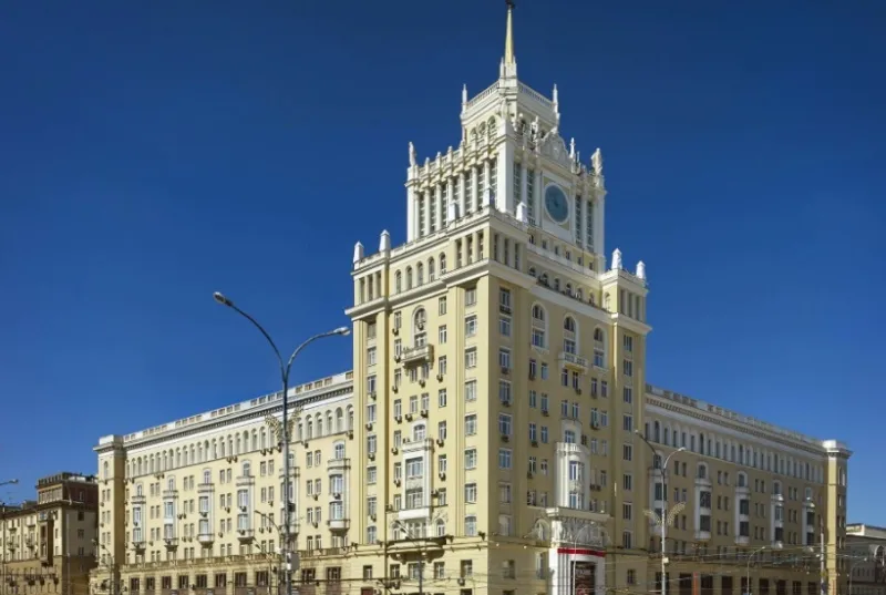 Компания «Галс-Девелопмент» установила новое лифтовое оборудование в отеле «Пекин»