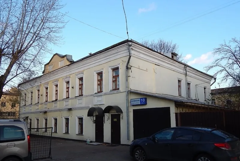 Власти Москвы продают два соседних дома в Таганском районе