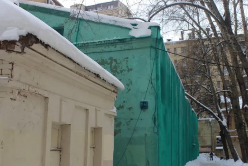 Власти Москвы продают на Тверской дом с участком