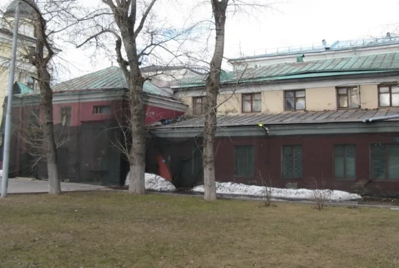 Московские власти выставили на аукцион флигель на Кремлевской набережной