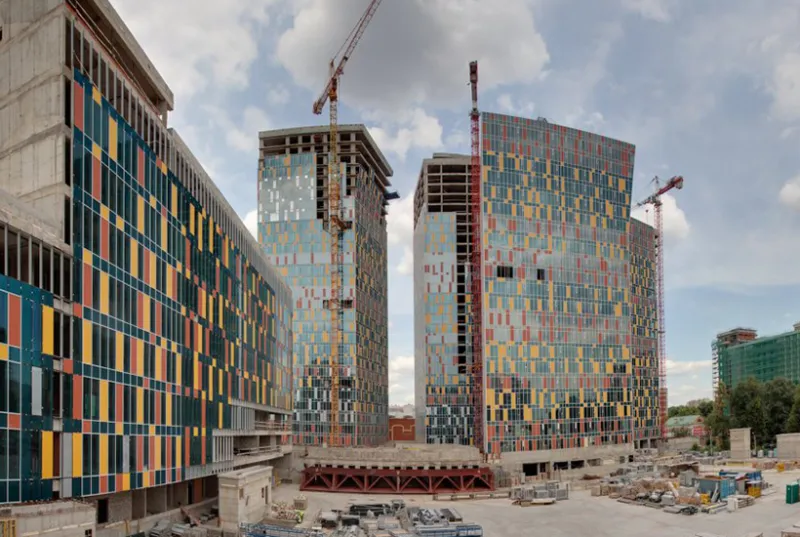 Срок сдачи элитного долгостроя Sky House в ЦАО перенесли на 2021 год
