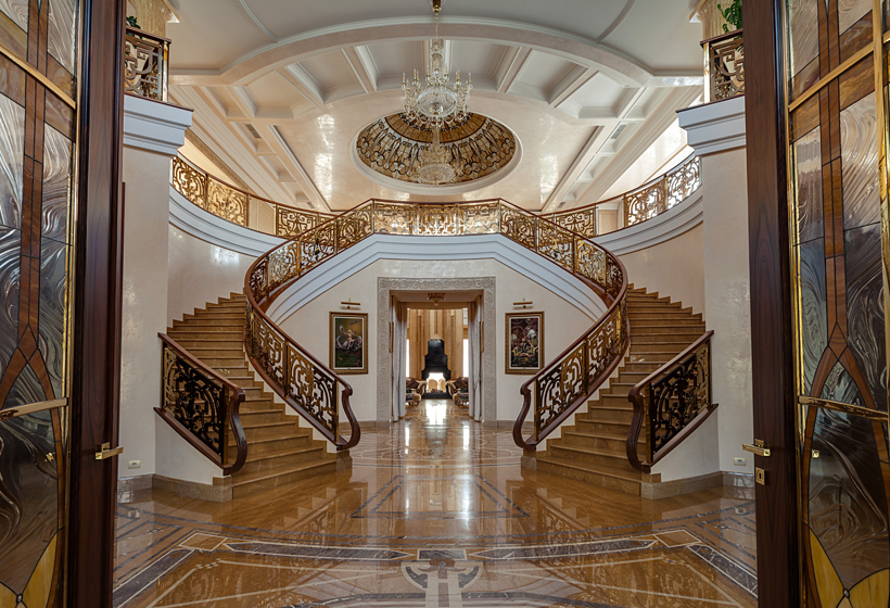 В коттеджном посёлке Сколково продаётся особняк за 80 млн долларов