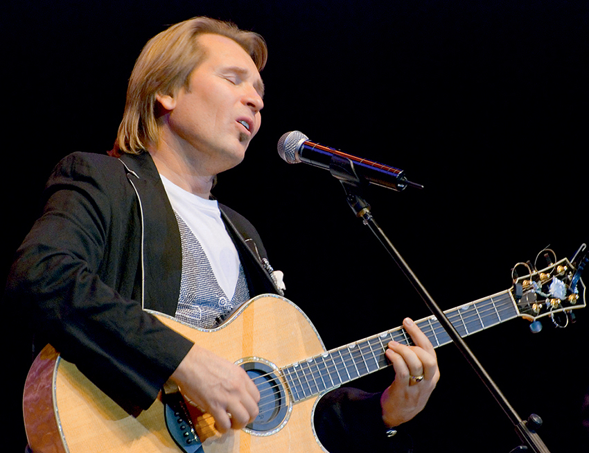 Арбат, Чистые пруды, Охотный ряд, улица Тверская и Цветной бульвар в ценах и песнях