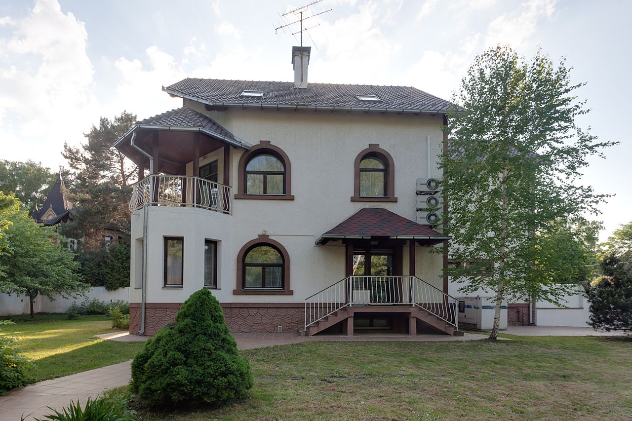 Аренда коттеджа на Рублёвке. Недорого