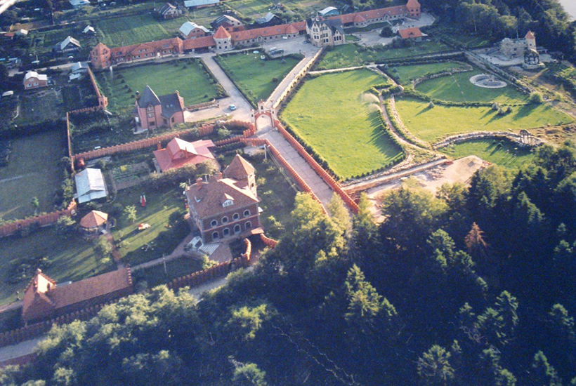 Топ-5 коттеджей в Подмосковье, стилизованных под средневековые замки