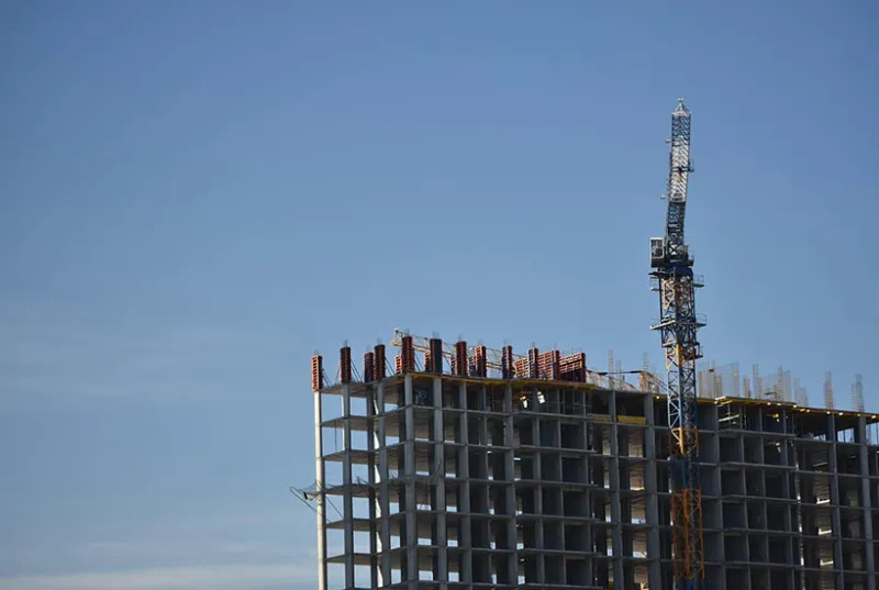 Количество сделок по переуступке в новостройках Москвы в 2025 году упало на 21%