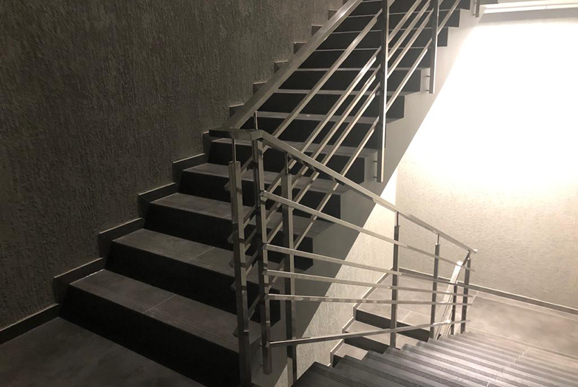 Magnum (Магнум, Усачева, 9)