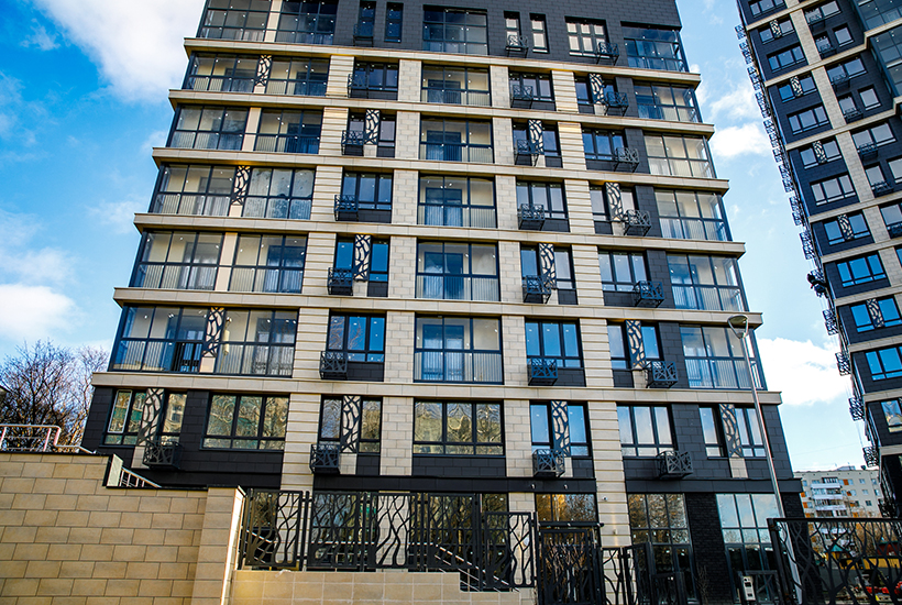 Манифест (Красных зорь, 33А)